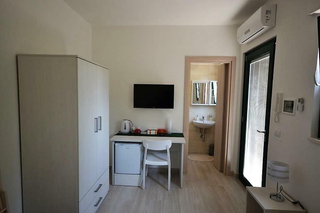 Le Stanze Di Casa Polinisso Guest House กาโรวิญโญ ภายนอก รูปภาพ